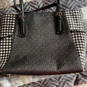 Black and white Micheal kors bag